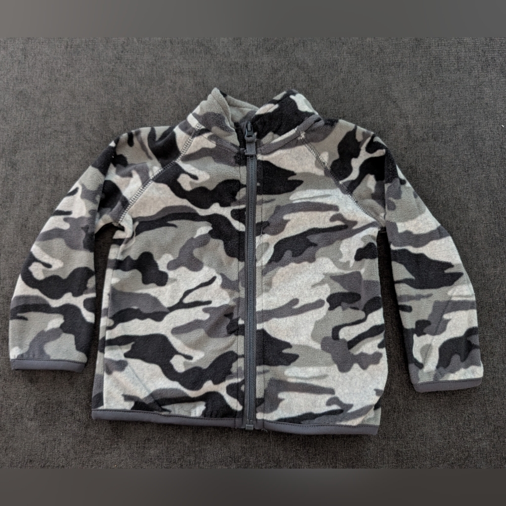 🎉3/$20🎉George Black and Gray Camouflage Fleece